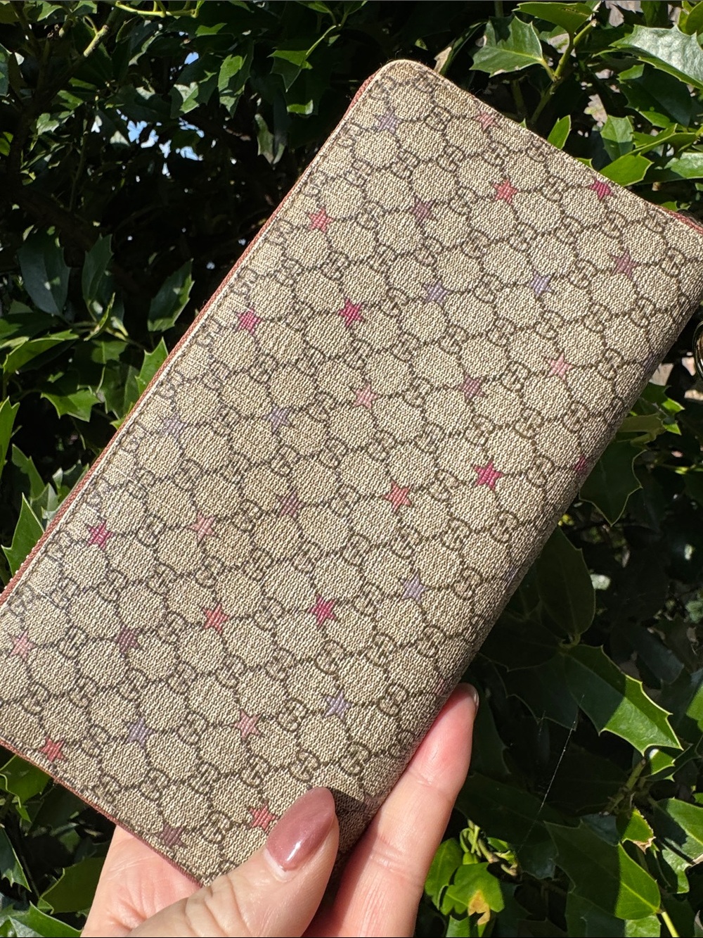 Gucci Beige Monogram Zip Wallet with mini Red &Bkack Star Pattern - Picture 13 of 13